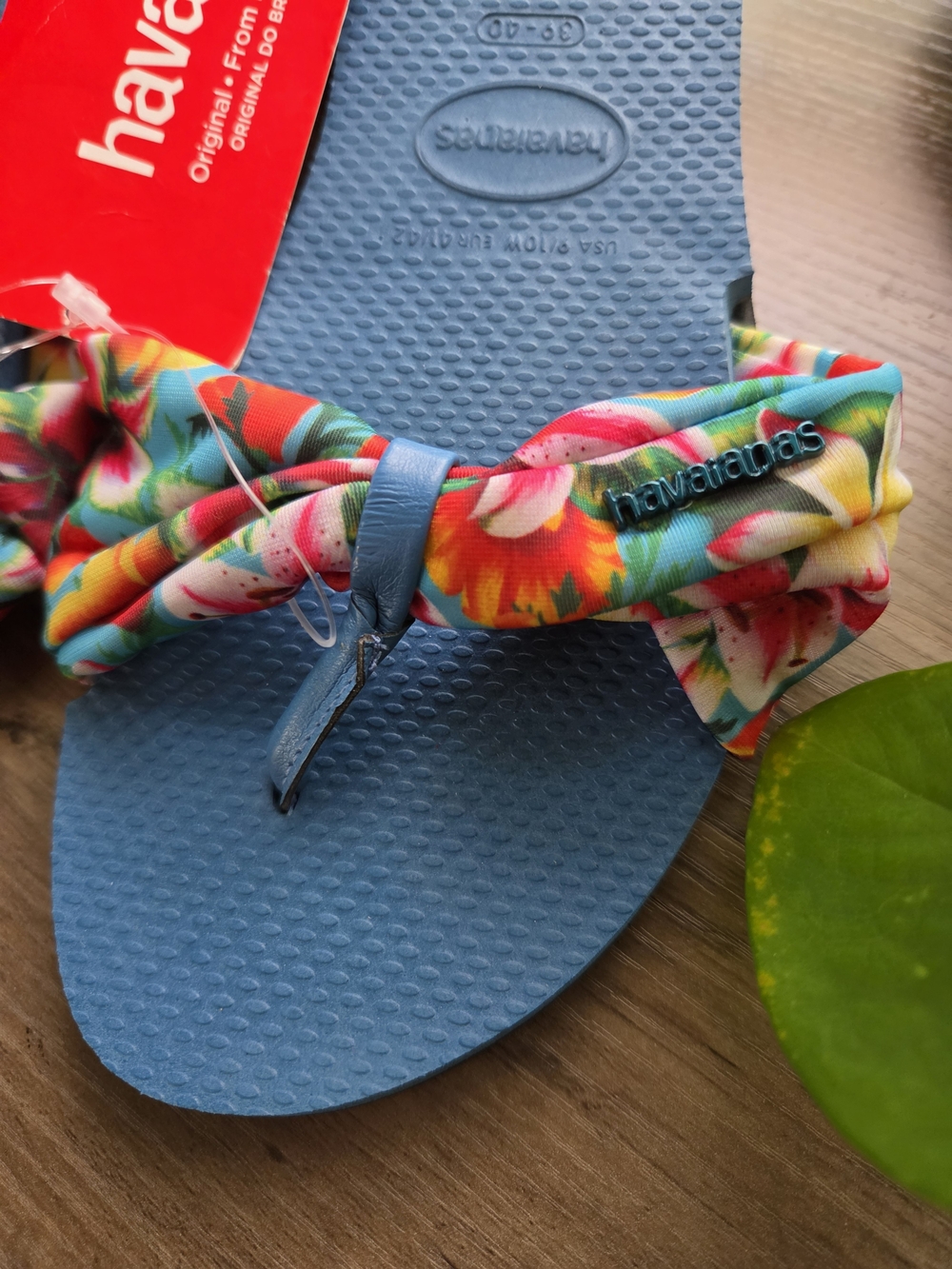 NWT Havaianas Blue Flip Flop Sandals with Tropical Floral Bow - Picture 2 of 7